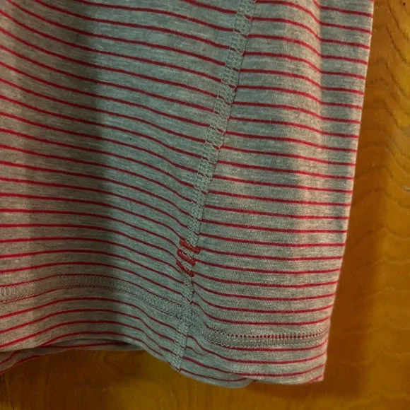 LULULEMON Five year basic vneck tee L - Picture 2 of 5